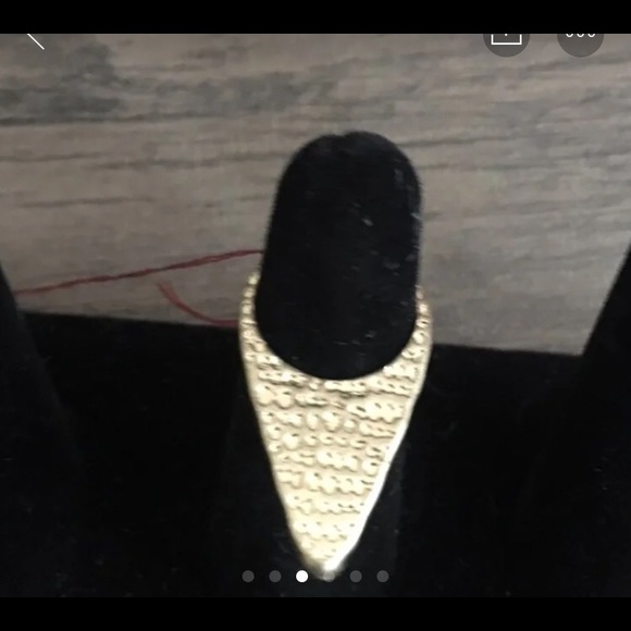 Spike style ring with Textured Surface - Picture 6 of 7